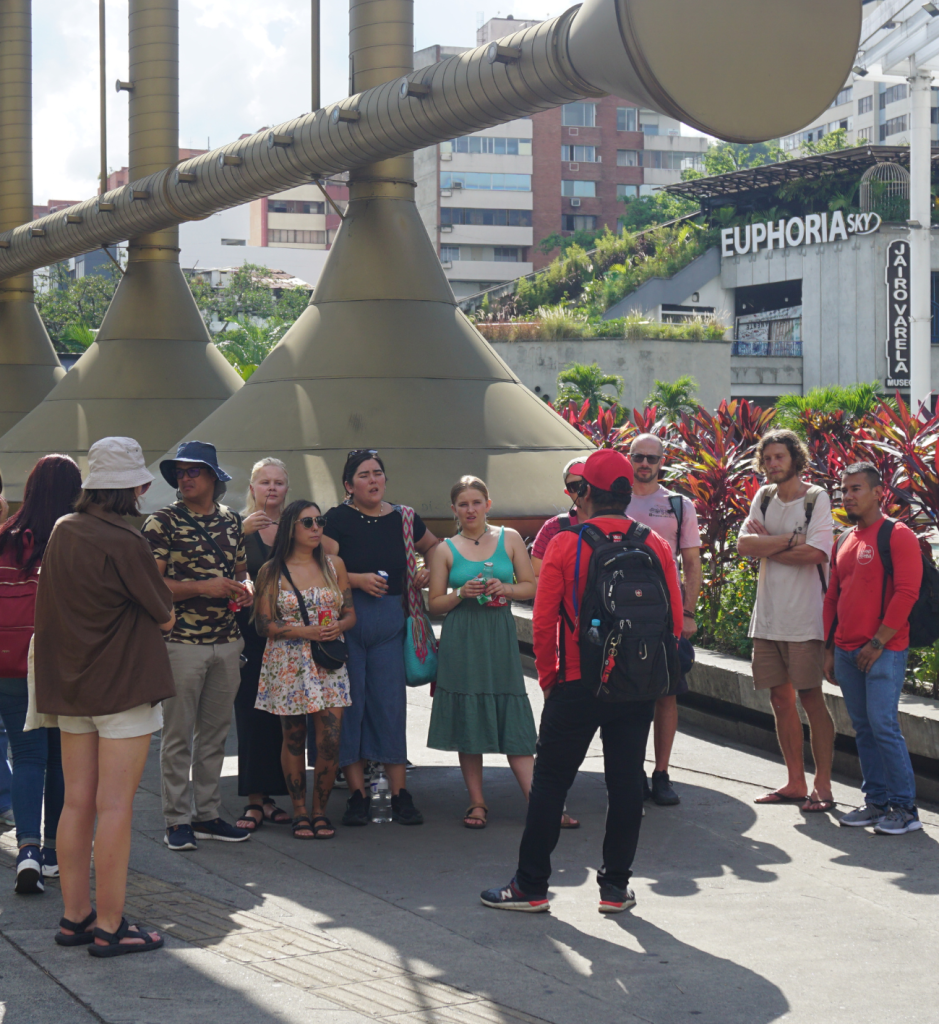 Walking Tour Downtown Cali, Salsa Lesson "caleña" & San Antonio District